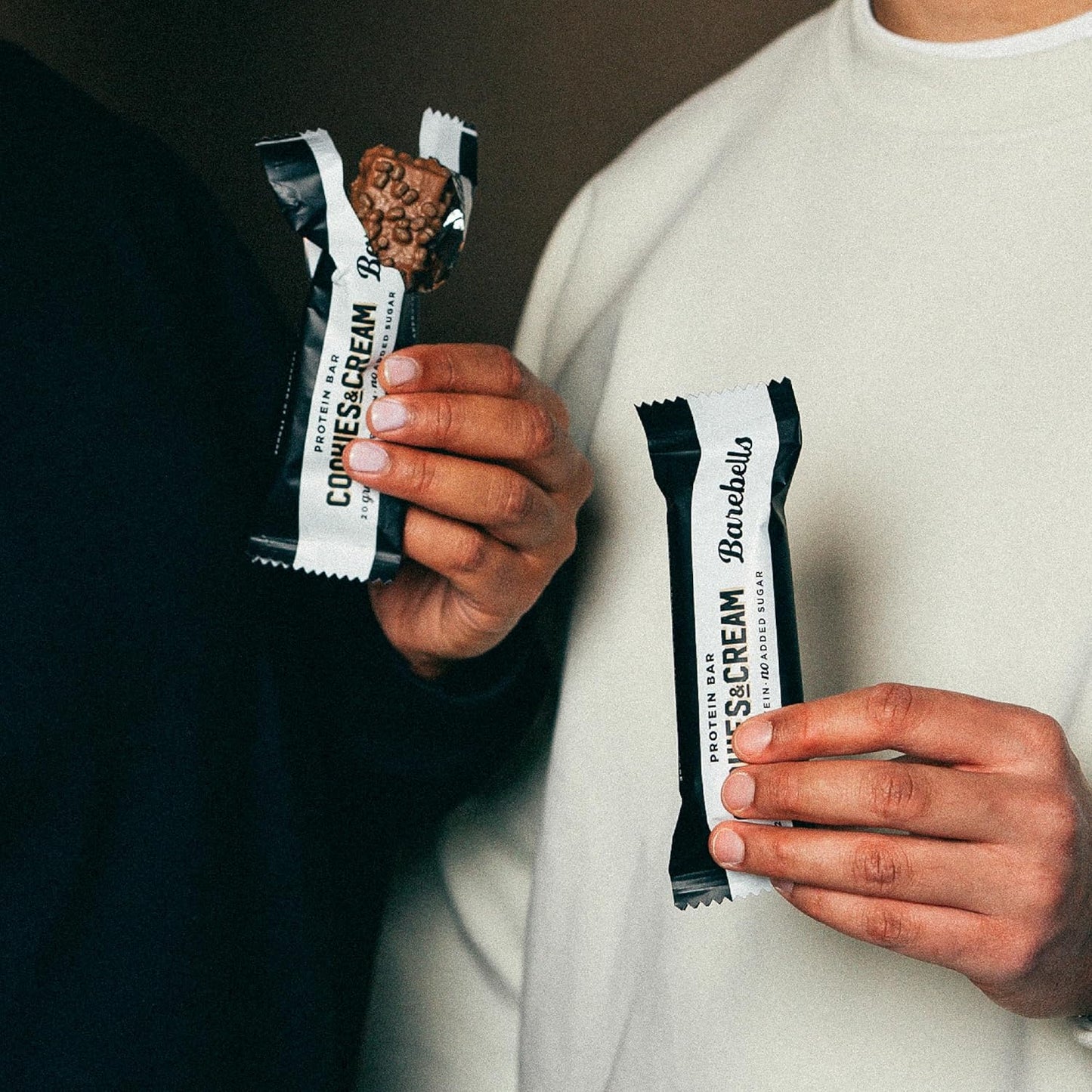Barebells Cookies & Cream Protein Bars - 12 Count, 20g High Protein Treats - Chocolate Nutrition Bar with 1g Sugars - On-The-Go Breakfast or Post-Workout Snack - Espot.com.au