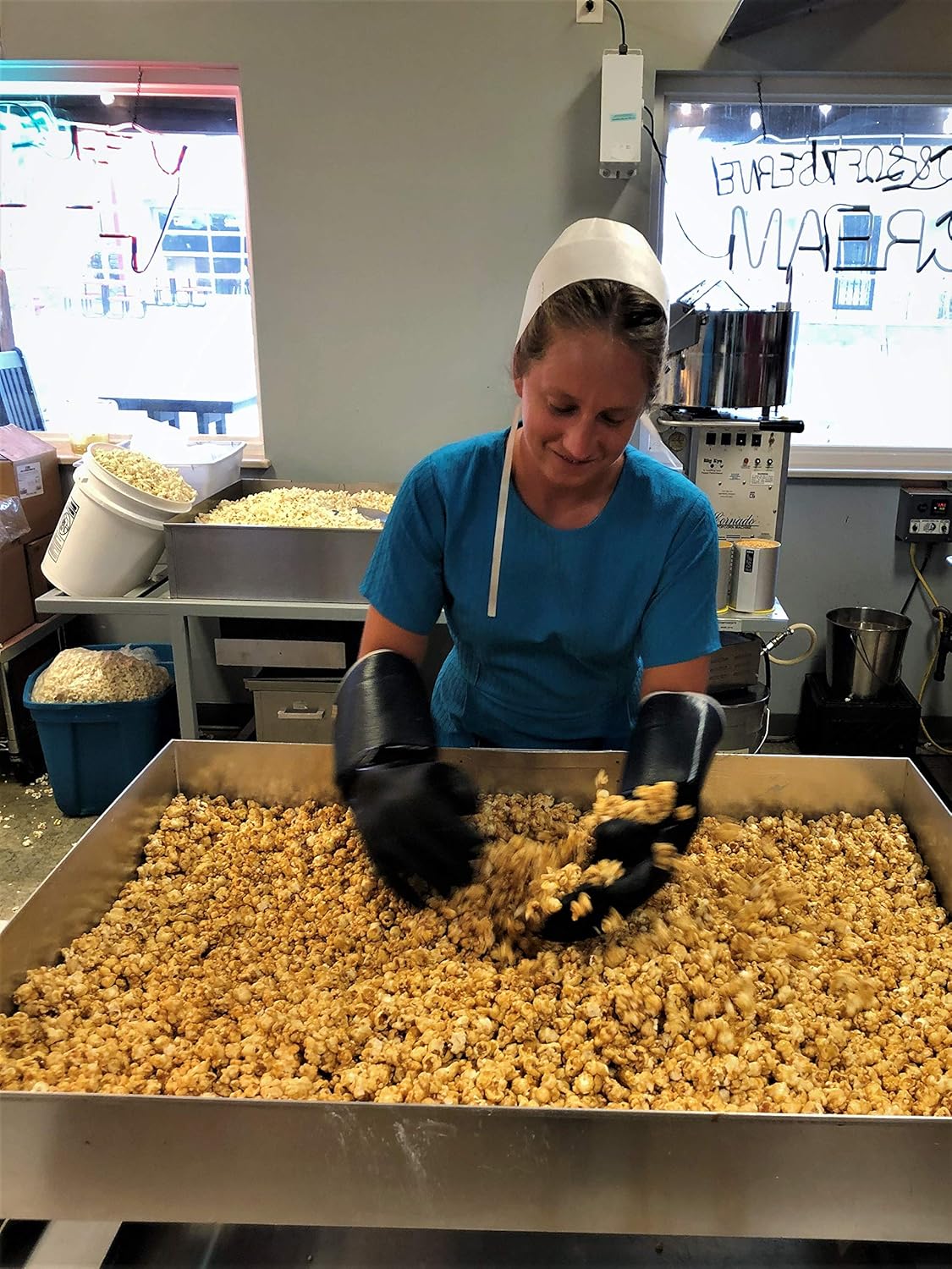 delicious-amish-premium-caramel-popcorn-with-cashews-real-butter-and-coconut-oil---12-oz-bag-4